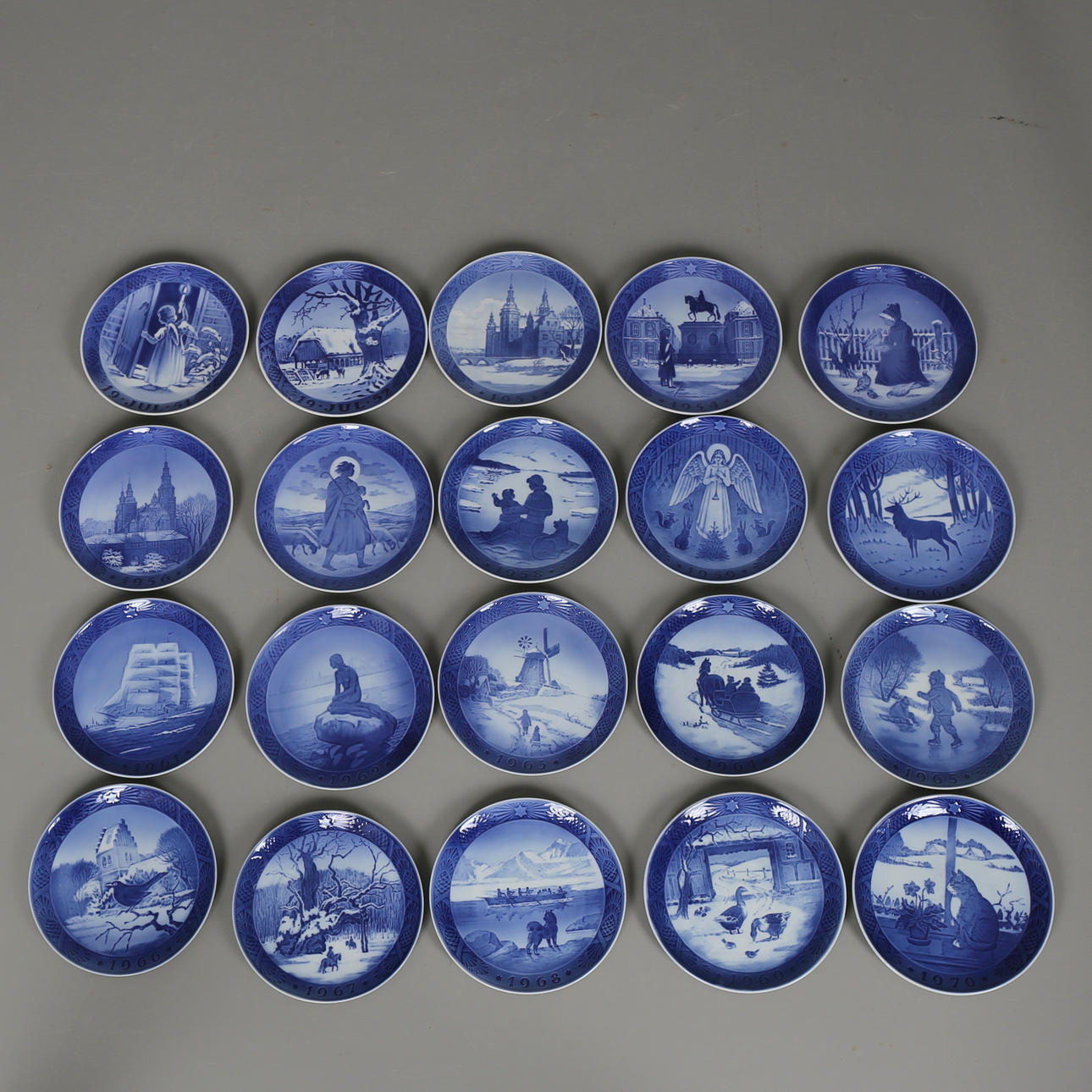 SAMLARTALLRIKAR, 42 st, jultallrikar, Royal Copenhagen, åren 1951-1991.