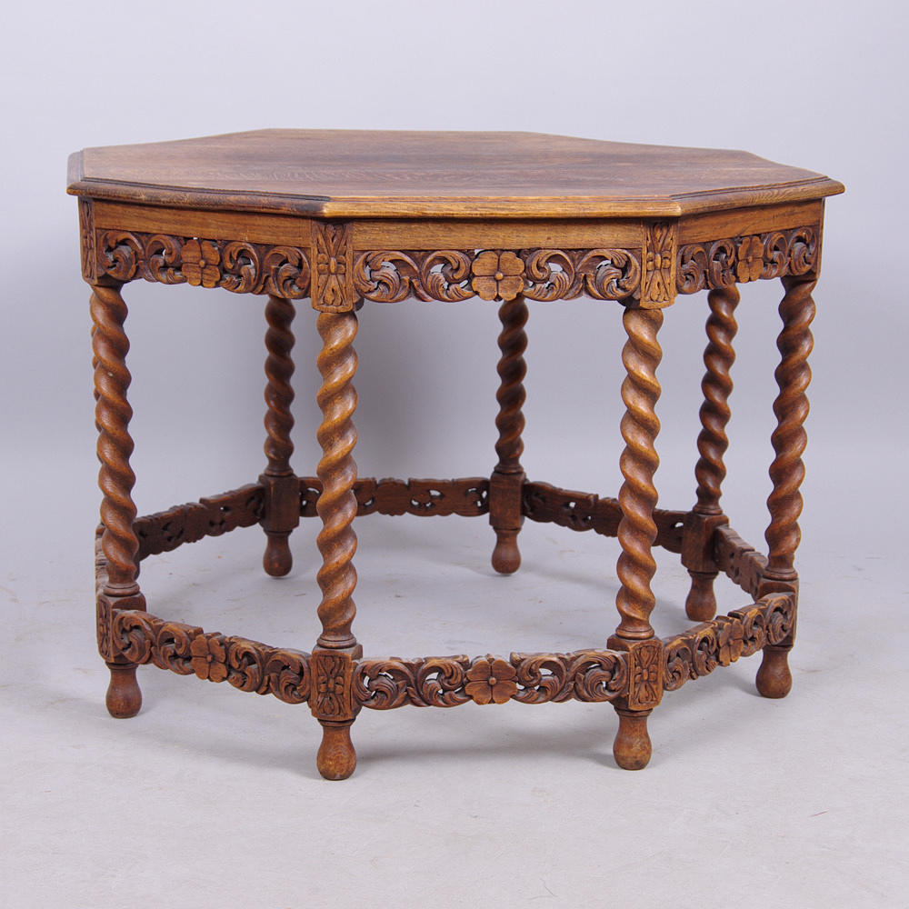 BORD, 8-kantigt, ek, barockstil.