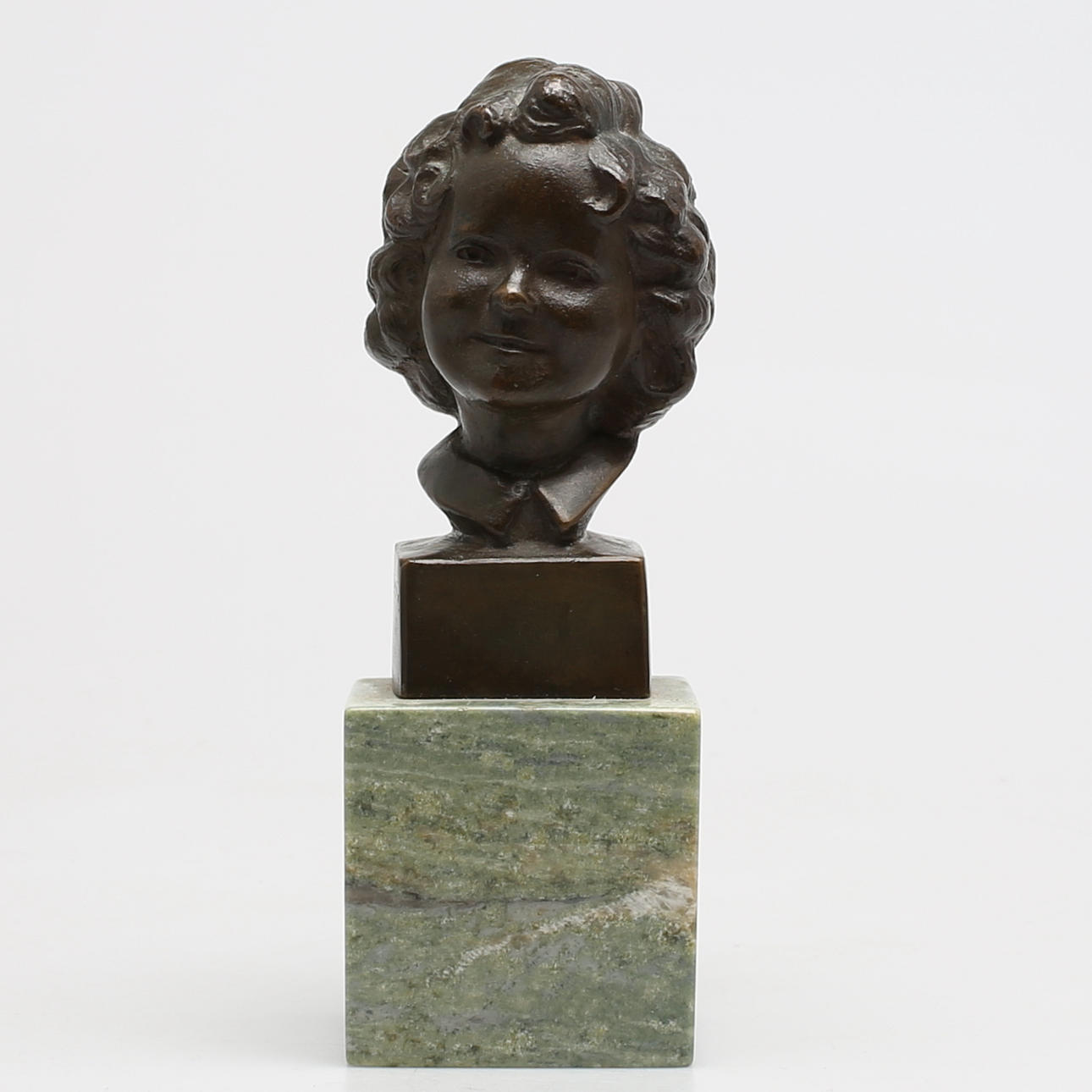 OKÄND KONSTNÄR, byst av ung flicka i brons.