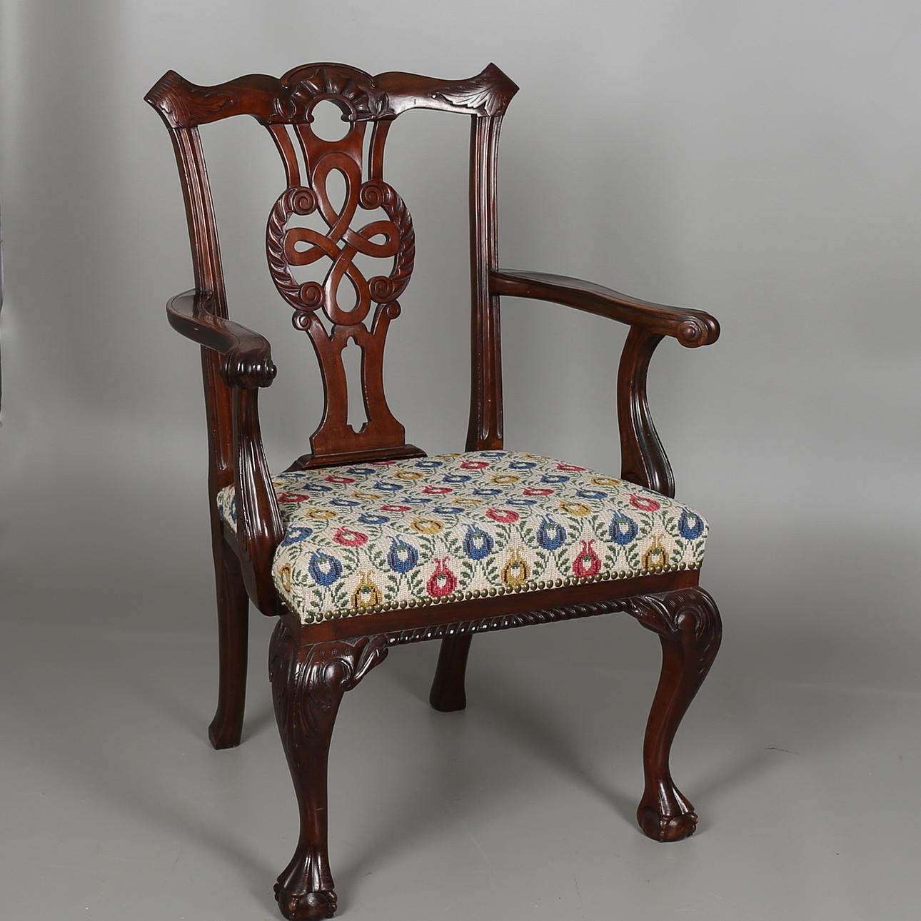 KARMSTOL i lövträ, barockstil, 1800/1900-tal.