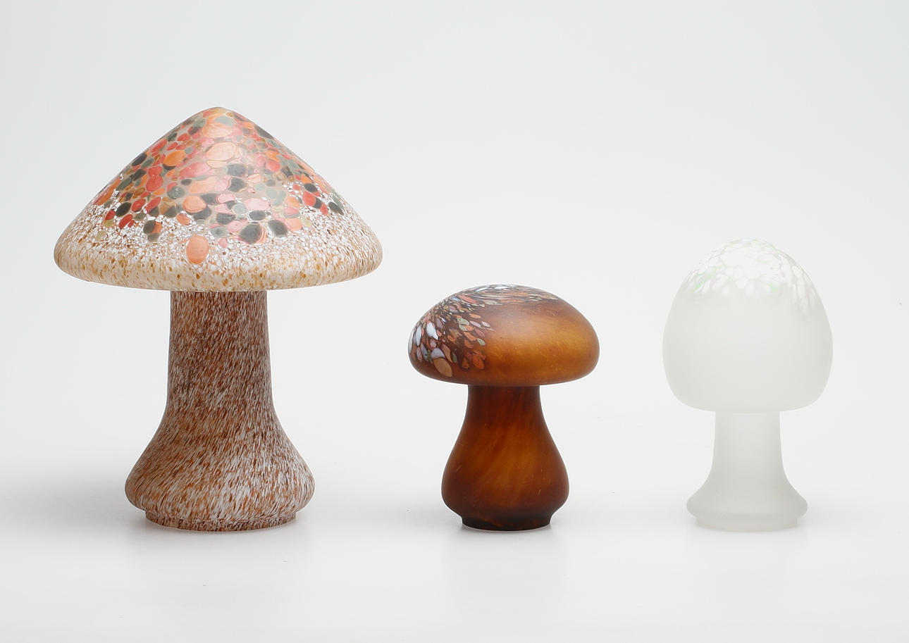 SVAMPAR, 3 st, glas, Monica Backström, 1900-talets andra hälft.