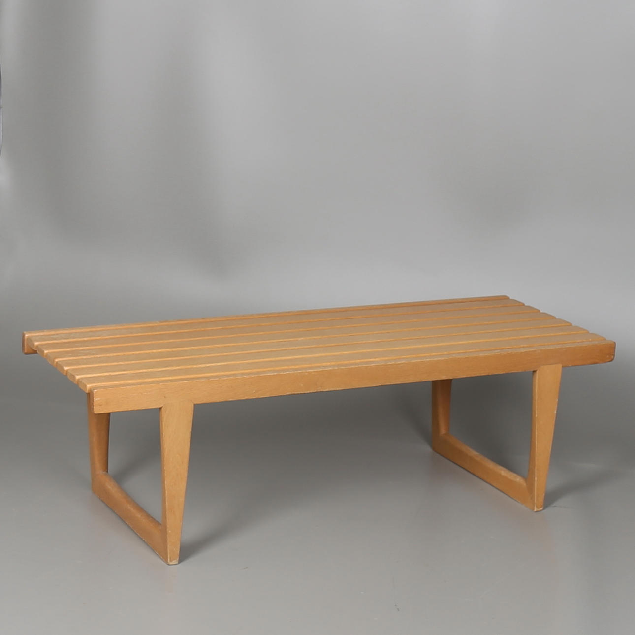 BÄNK i ek, "Tokyo", Yngvar Sandström, Triva-serien, , NK:s verkstäder i Nyköping, 1900-talets andra hälft.