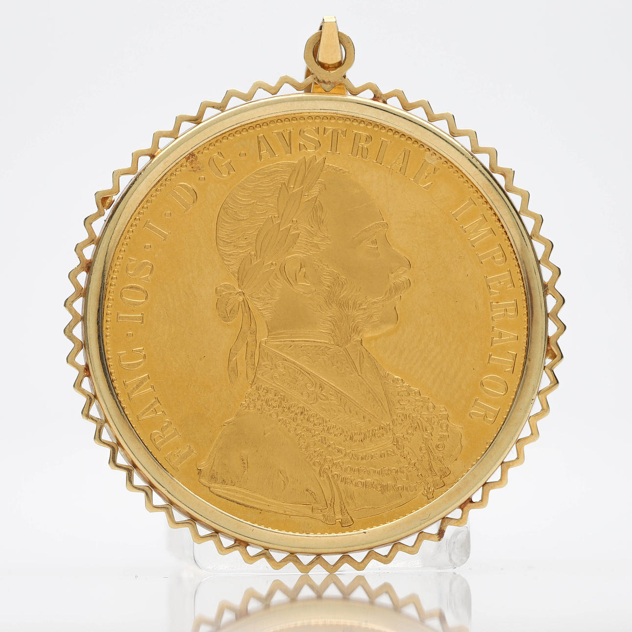 GOLDMÜNZE / ANHÄNGER, 23 Karat Gold in Sockel und Kette 18K,  Österreich-Ungarn, 1915. Münzen, Medaillen & Briefmarken - Orden &  Medaillen - Auctionet