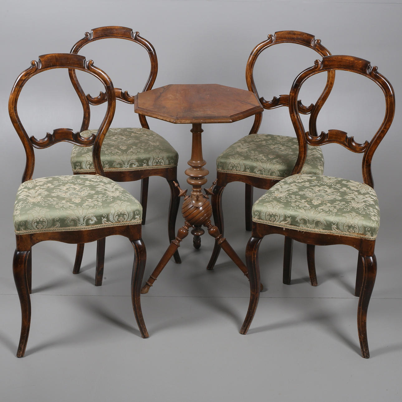 STOLAR 4 st, nyrokokostil, samt 1 st piedestal, 1900-tal.