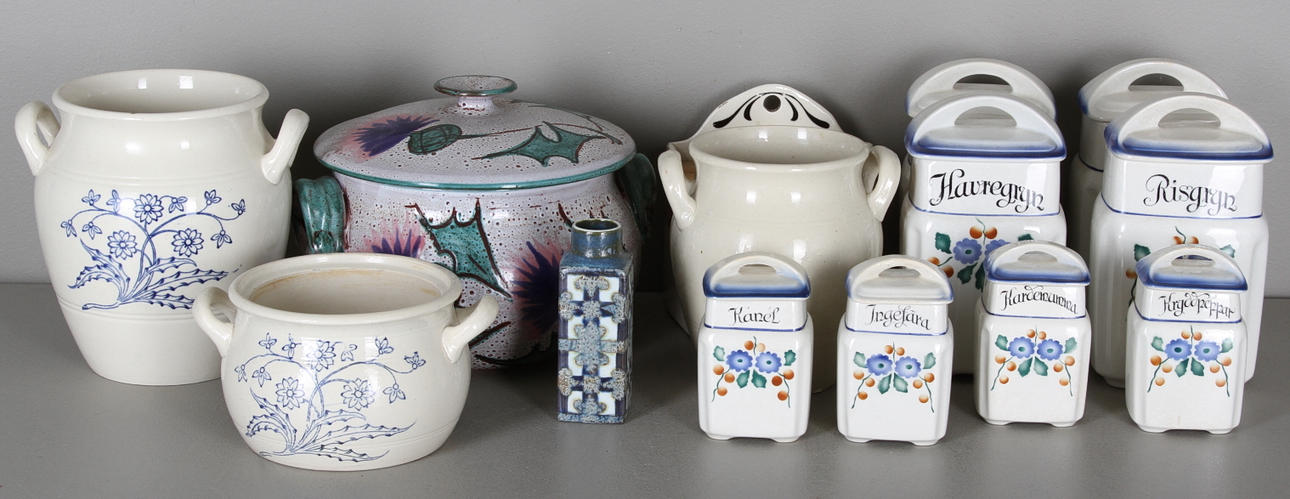 KERAMIKFÖREMÅL, 14 delar, bl.a. Royal Copenhagen, Gustafsberg, Gefle.