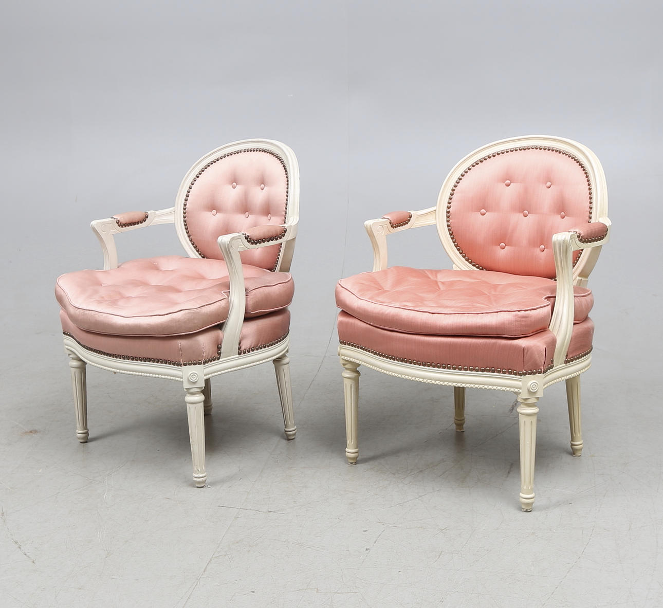 KARMSTOLAR, ett par, gustaviansk stil, 1900-tal.