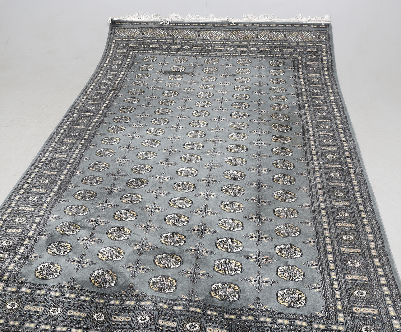 MATTA, Bochara, Pakistan, ca. 283x200 cm.