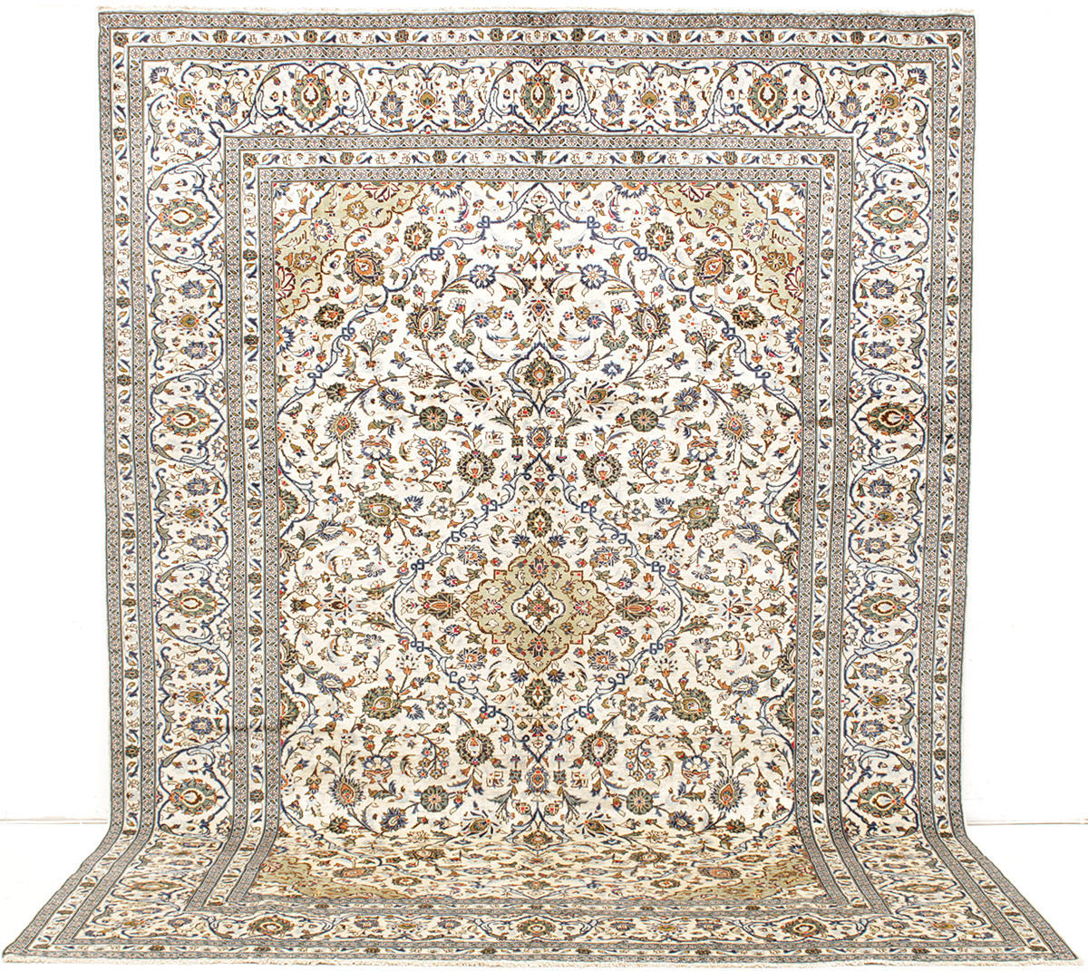 MATTA, ljus Keshan, 405 x 300 cm.