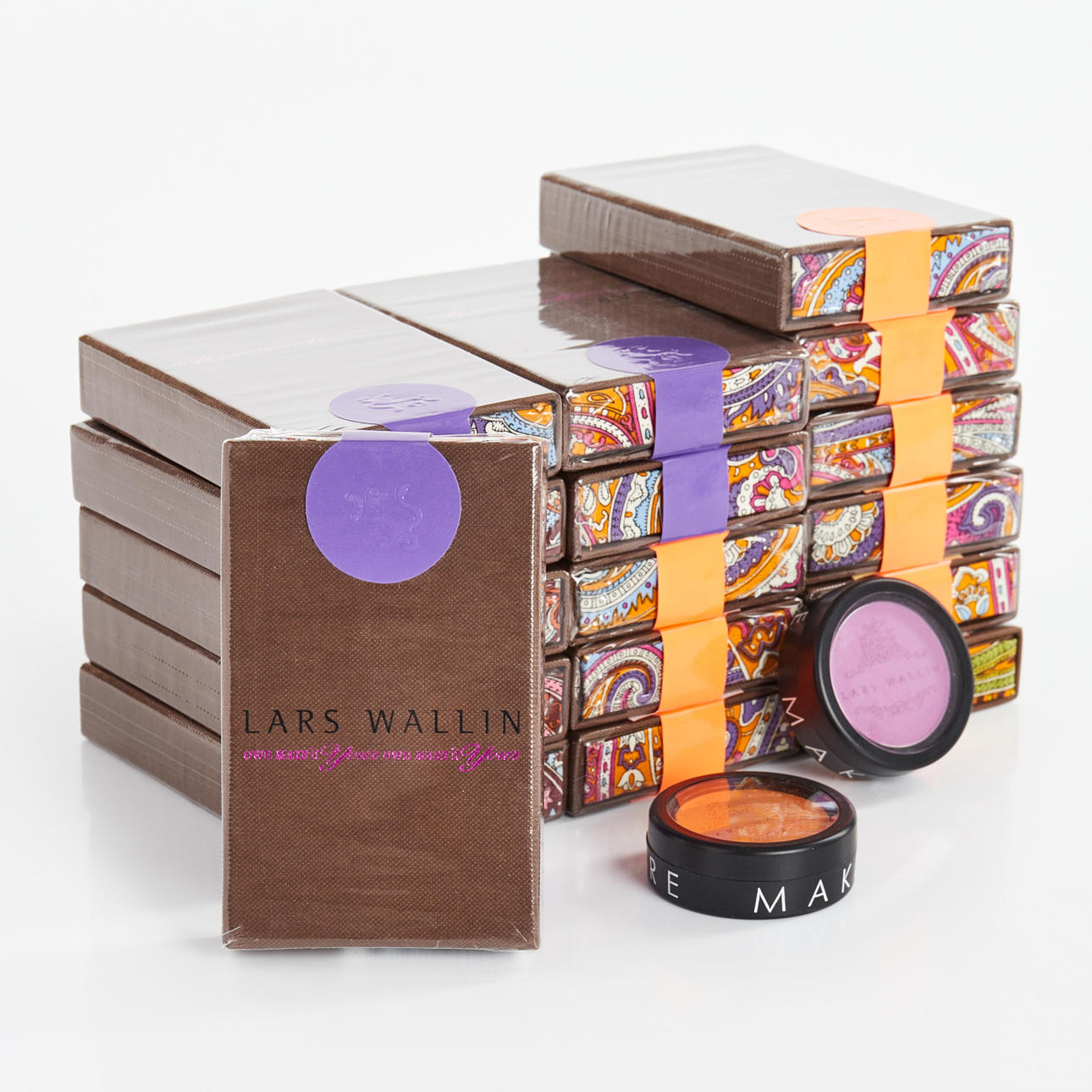 LARS WALLIN. Cosmetics, 19 dlr, "Make It Your Own", as well as Lars Wallin for Make Up store, including eye shadow and blush.