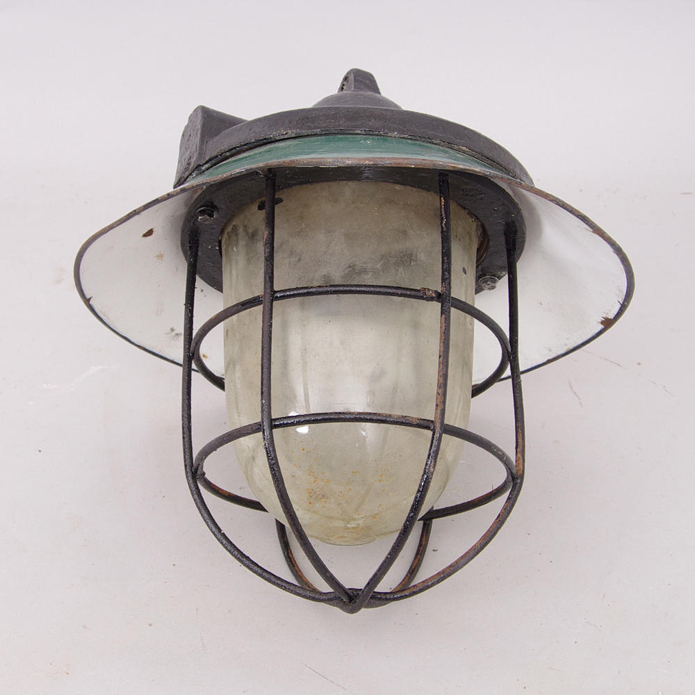 TAKLAMPA, målad metall, industridesign, 1900-talets mitt.