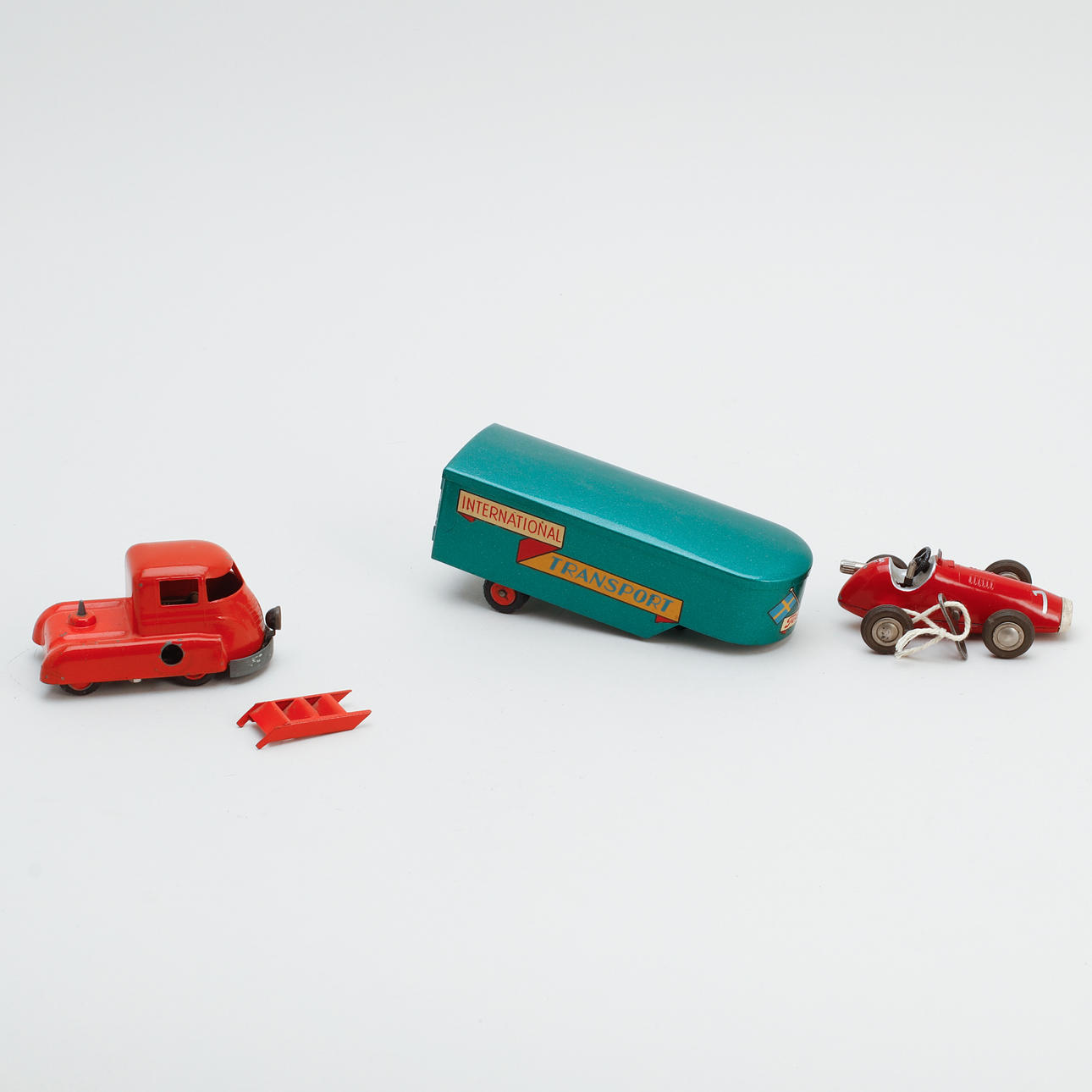 BILAR OCH KARTONG, 4 delar.