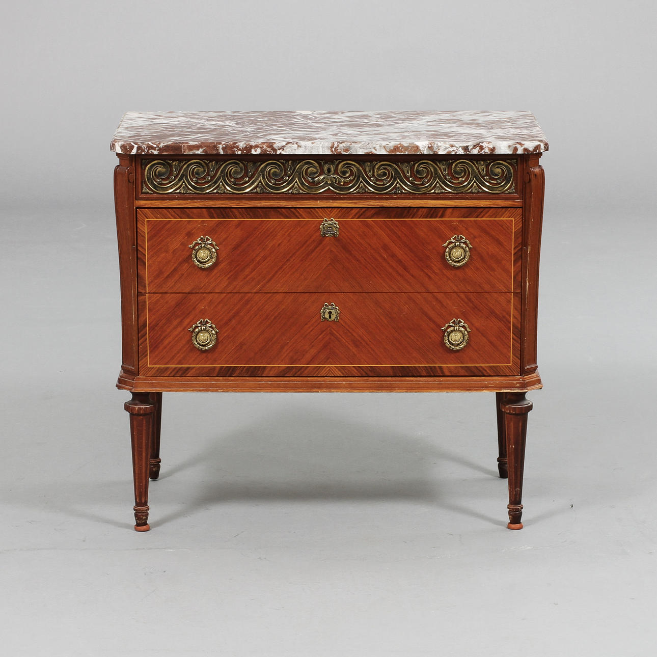 BYRÅ, gustaviansk stil, 1900-tal.