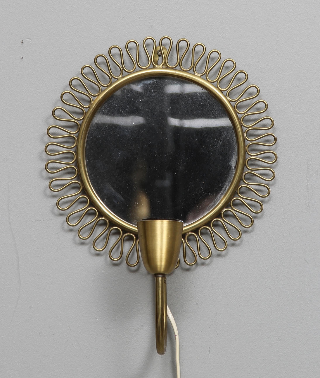 SPEGELLAMPETT, möjligen svensk tenn, omkring 1900-talets mitt.