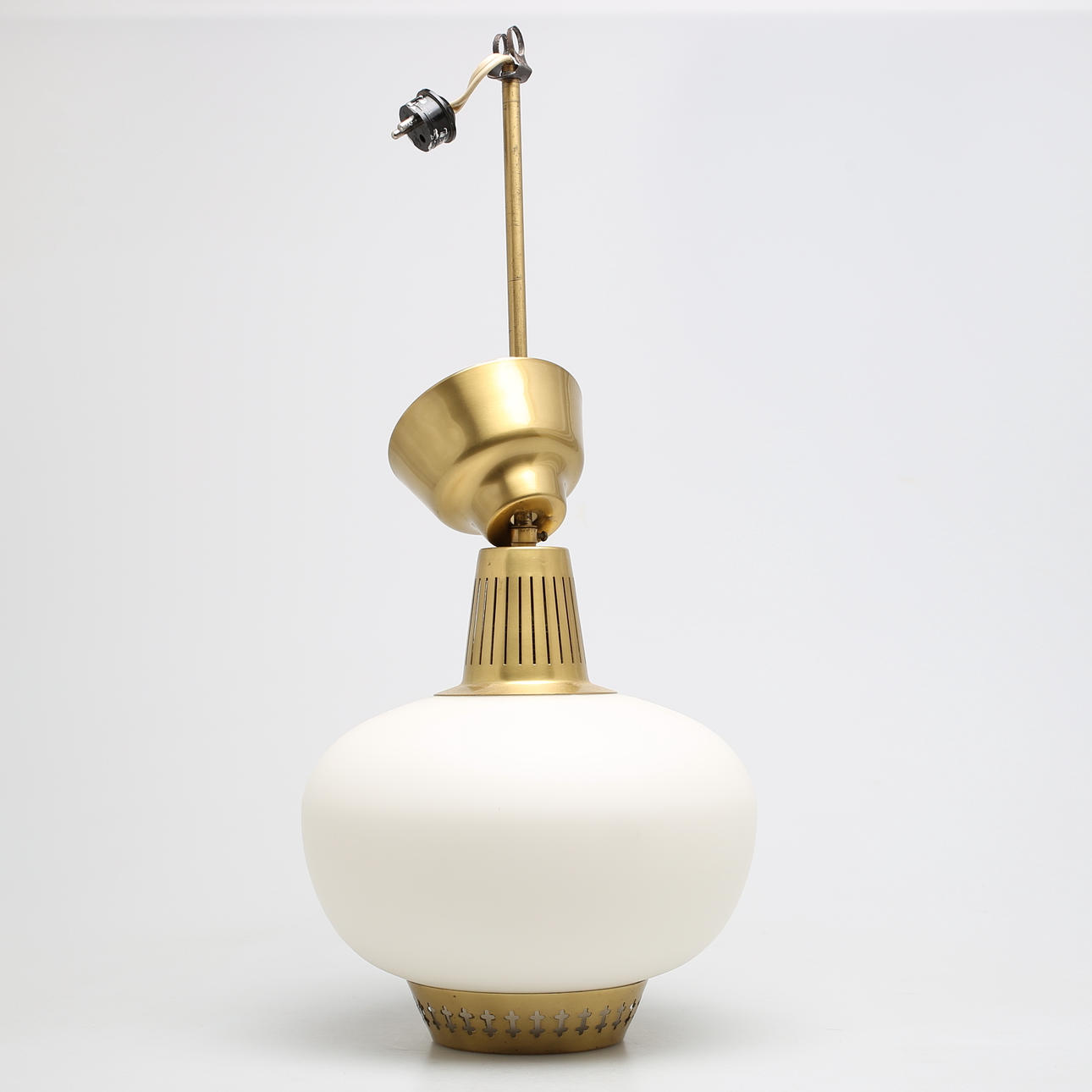 TAKLAMPA, i glas och gulmetall, 1900-tal.