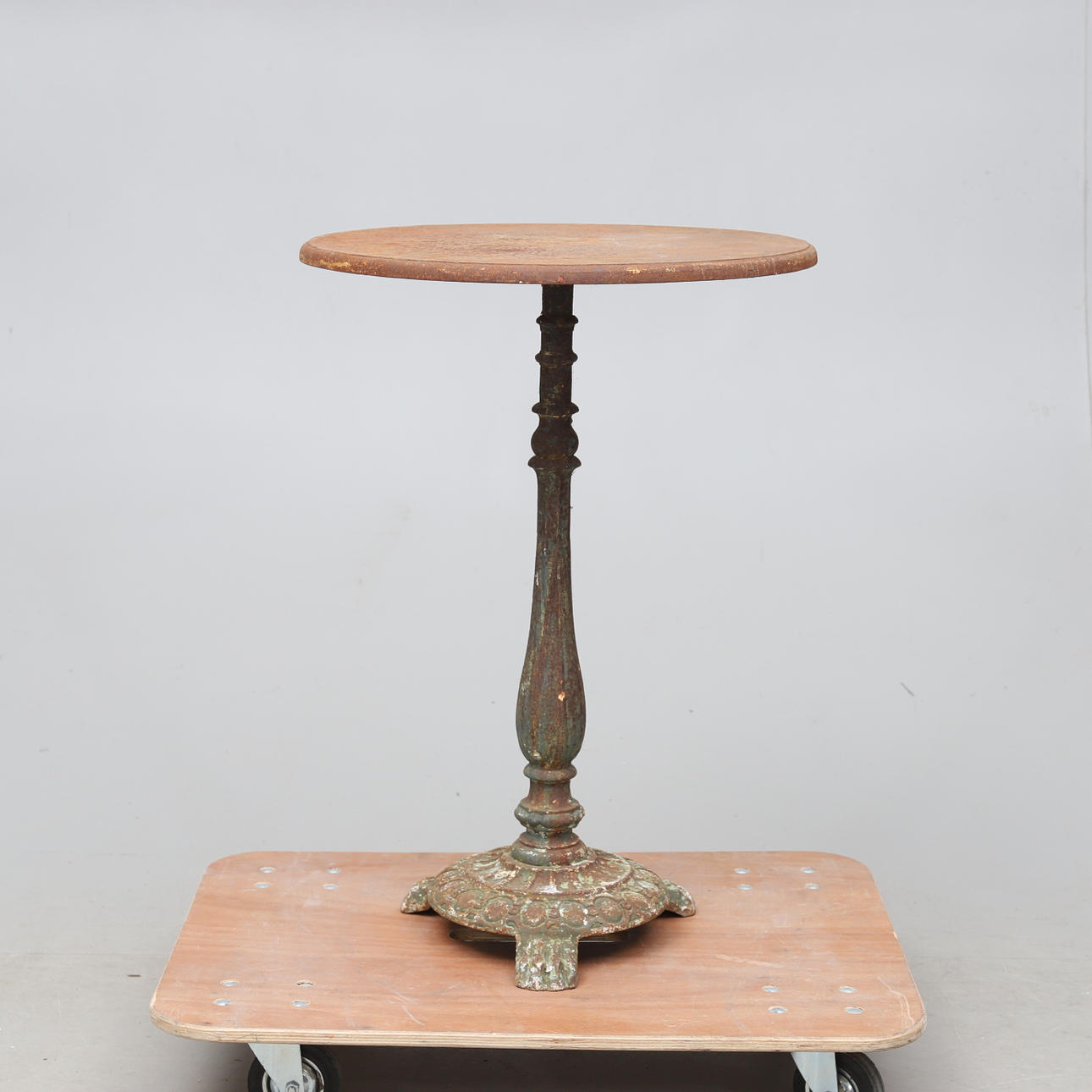 PILLAR TABLE, cast iron, 19th/20th century.