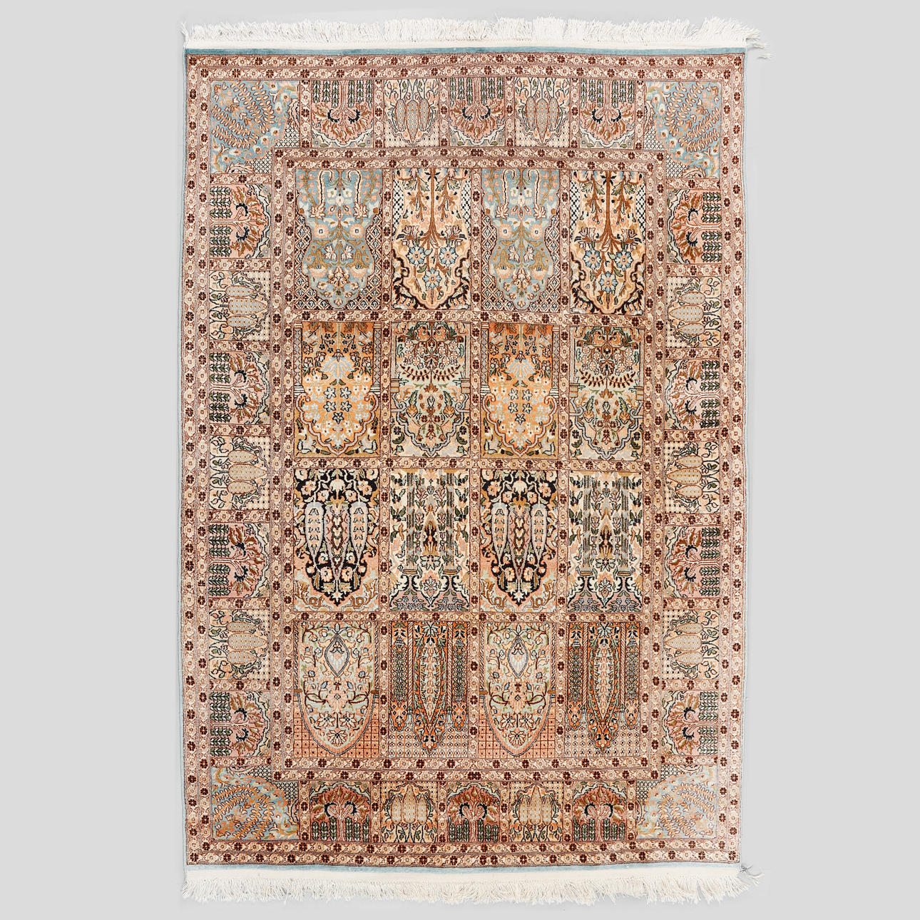 MATTA, silke, orientalisk. Mått ca 227 x 152 cm.