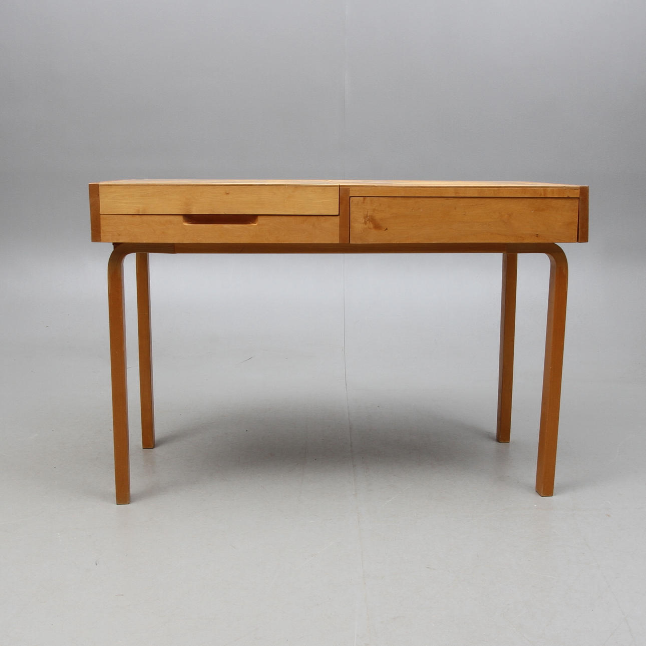 SMINKBORD, Alvar Aalto, Svenska AB Artek, Hedemora, omkring 1900-talets mitt.