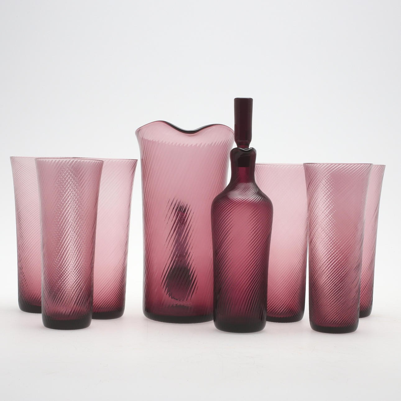 GLASSERVISDELAR, 8 delar, förmodligen Signe Persson-Melin, 1900-tal.