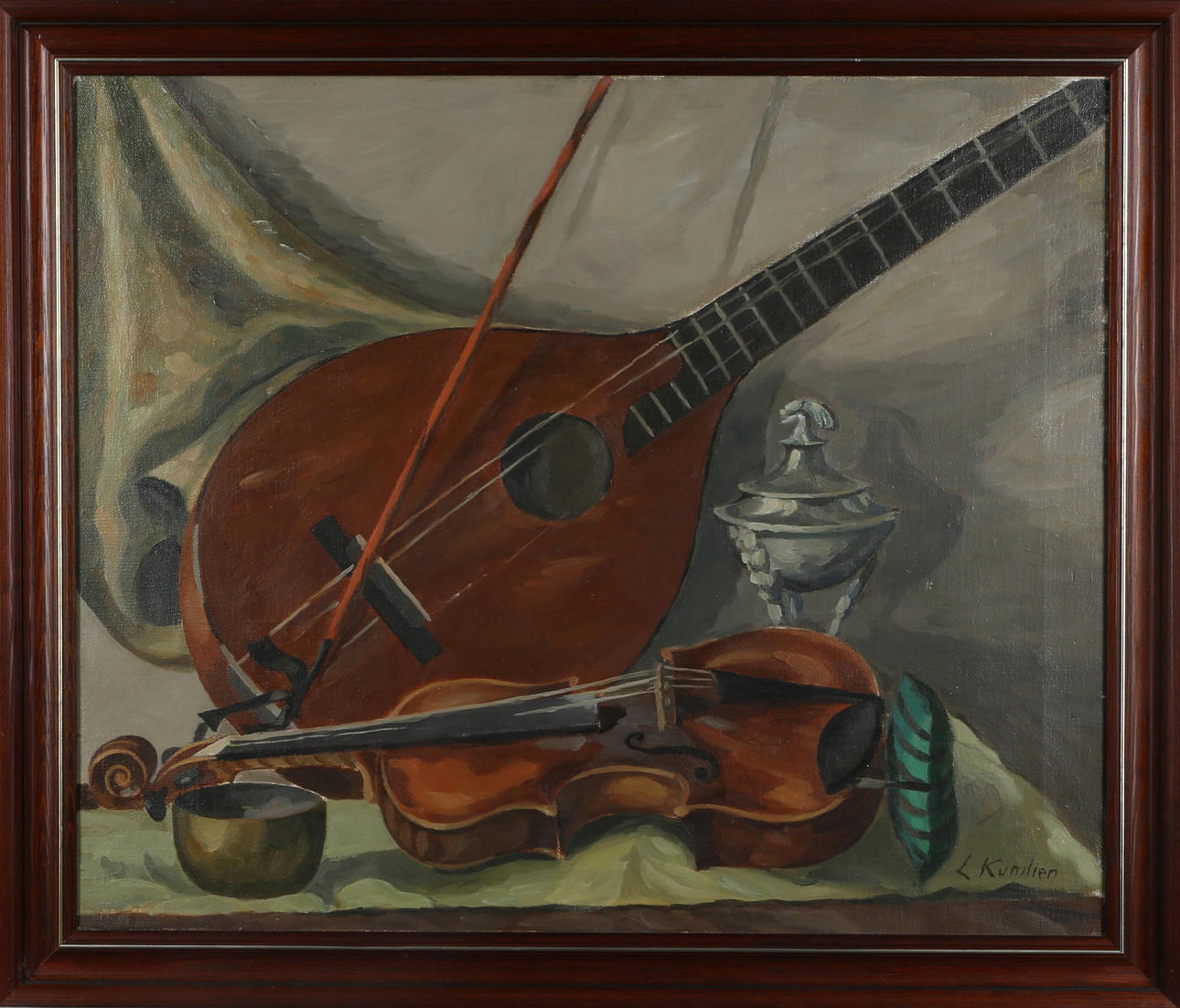 OIDENTIFIERAD KONSTNÄR. instrumentstilleben, olja på duk, signerad L Kumlien.