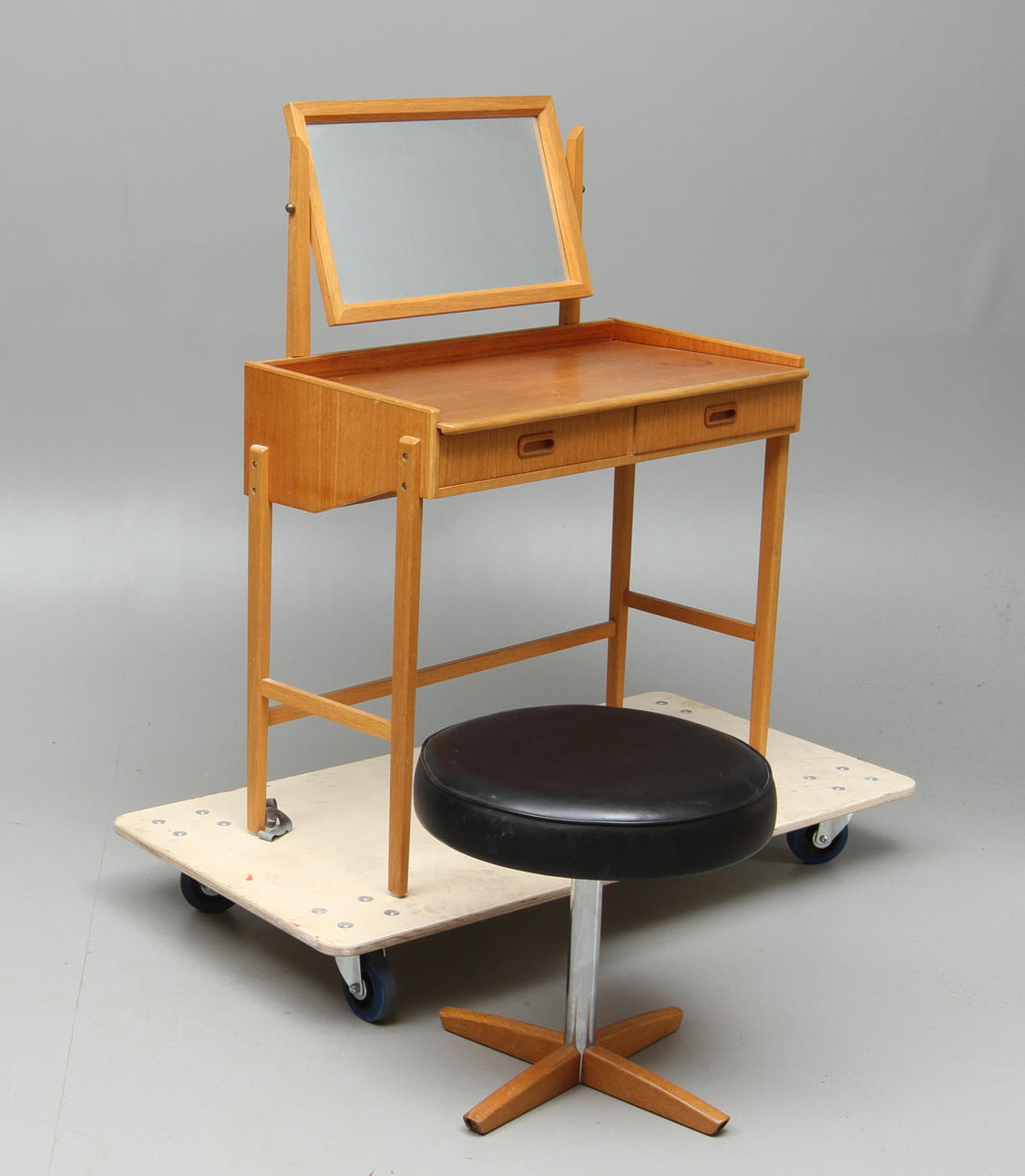 SMINKBORD, och PALL, 1960-tal.