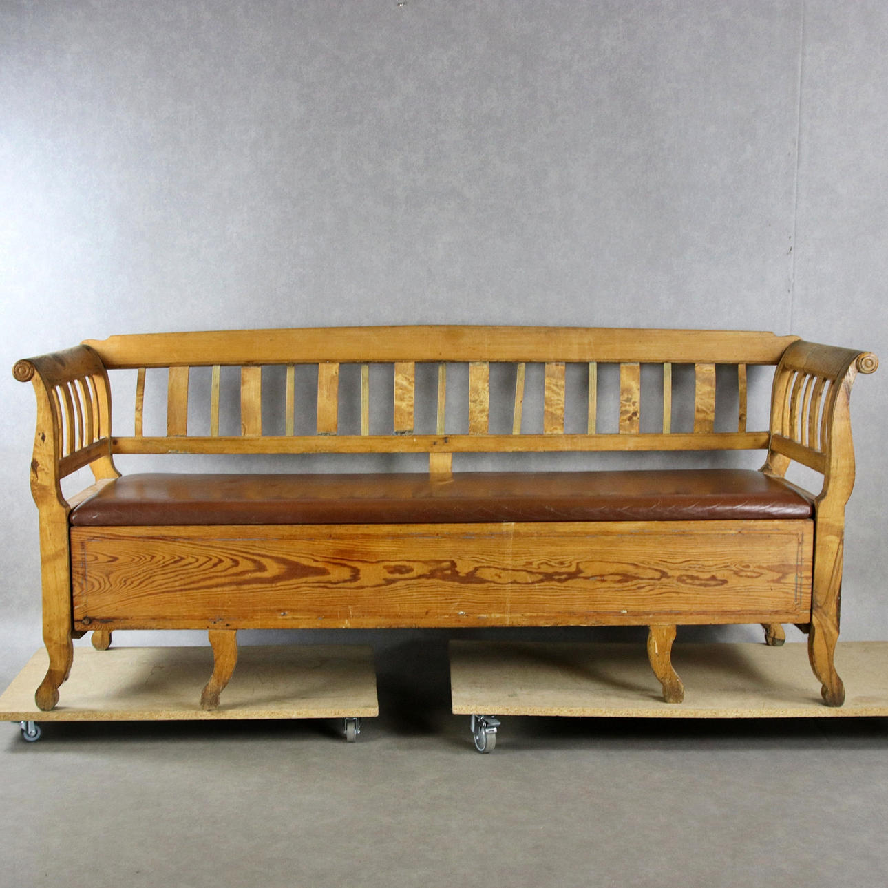 EXTENDED SOFA/KITCHEN SOFA, pine, leather-covered seat, early 20th century.