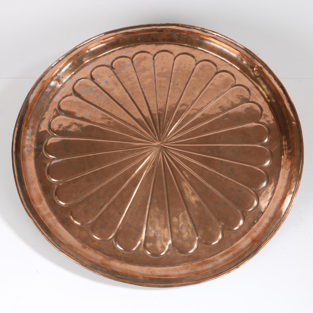 A LARGE COPPER ARTS & CRAFTS CHARGER/PLATE.