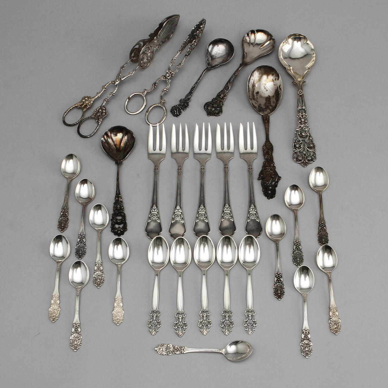 SILVER, ca 570 g.