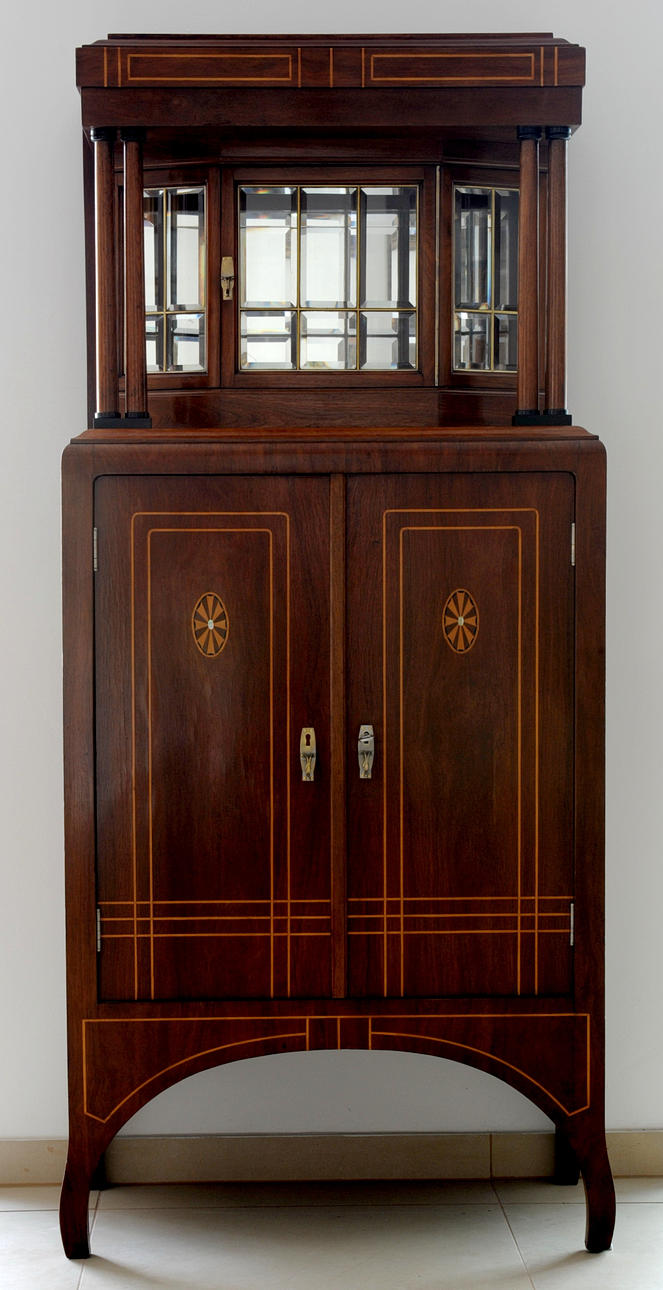 KABINETT-SCHRANK, UM 1910. Tysk produktion.