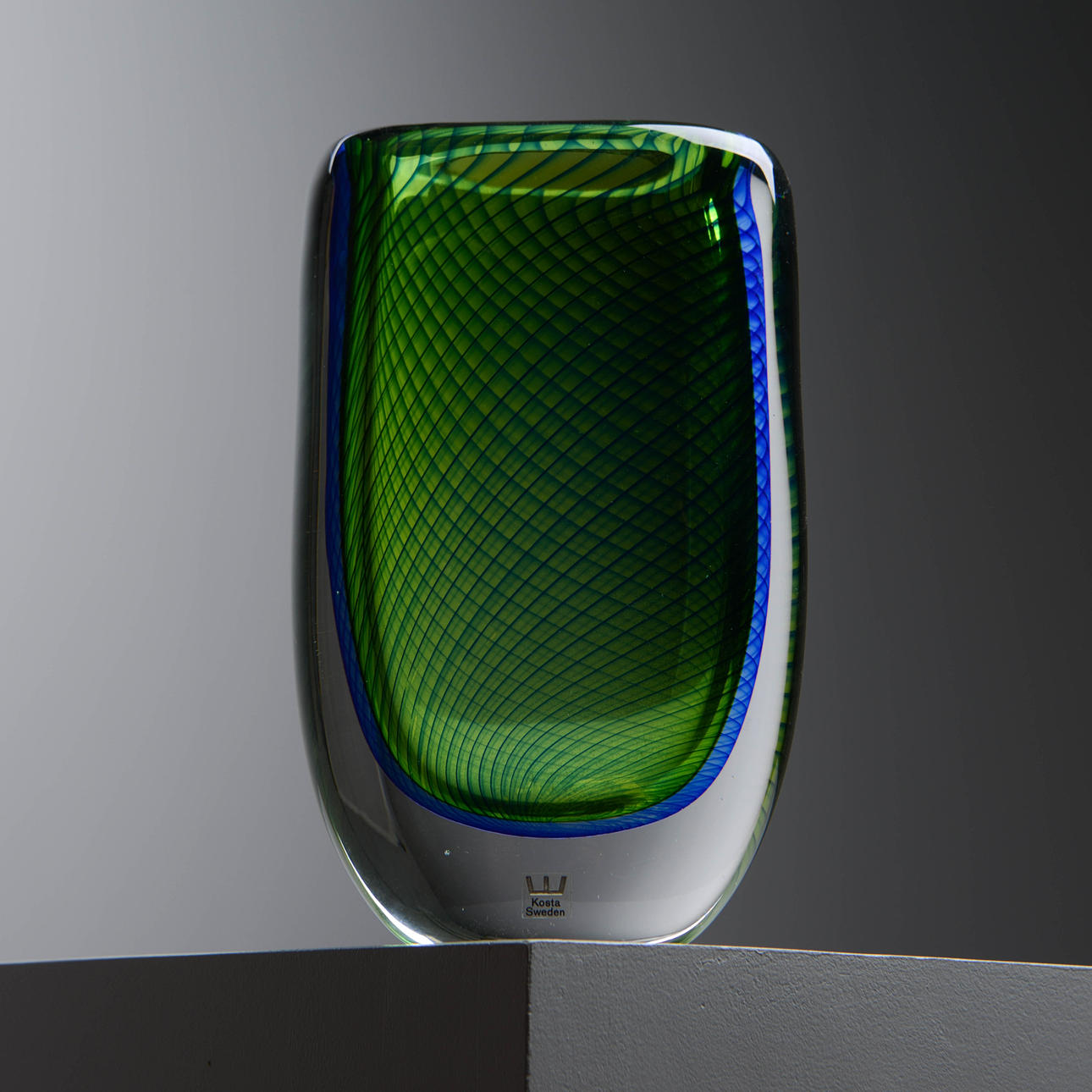 VICKE LINDSTRAND. Vase, Glas, Kosta.