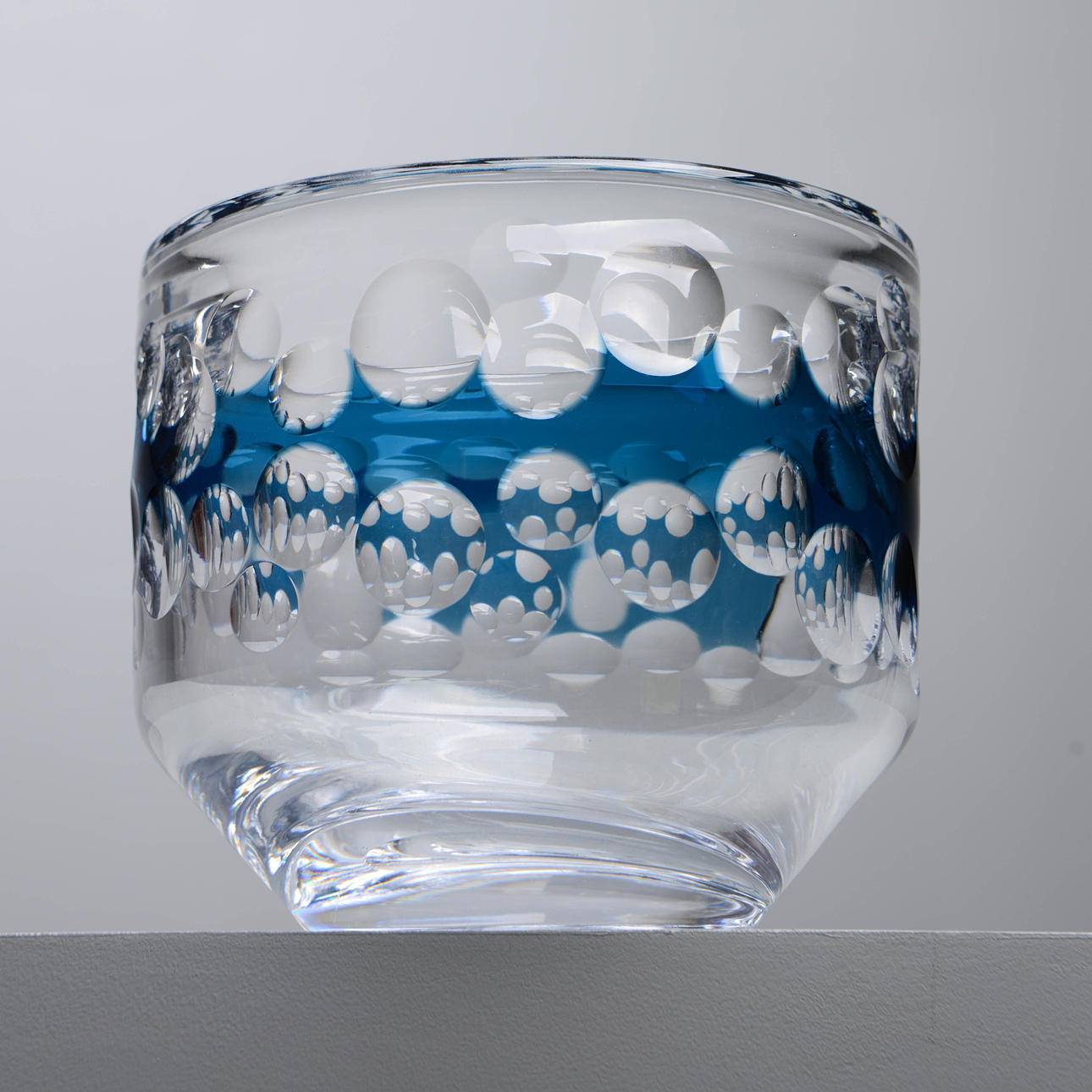 MONA MORALES-SCHILDT. Schüssel, Glas, Kosta.