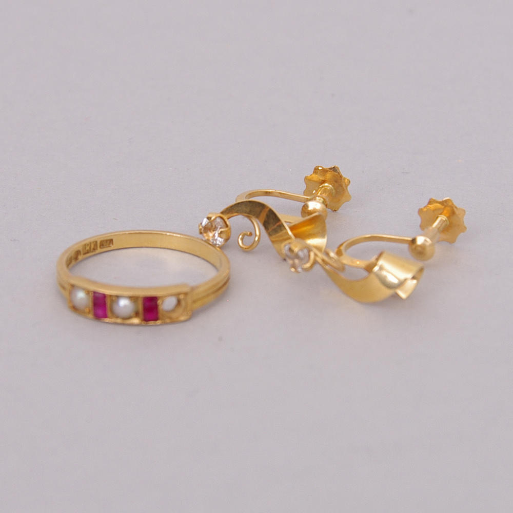 RING SAMT 1 PAR ÖRHÄNGEN, 18K guld med stenar.