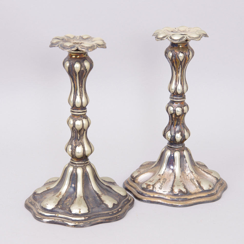 LJUSSTAKAR, 1 par, nysilver, rokokostil, C.G. Hallberg.