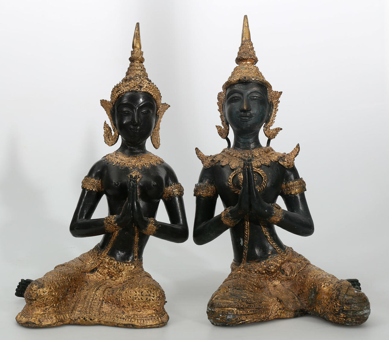 SKULPTURER, metall, delvis förgyllda, 2 stycken, orientaliska, 1900-tal.