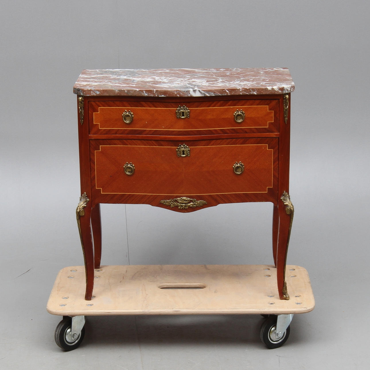 BYRÅ, med stenskiva, Louis XVI-stil, 1900-tal.