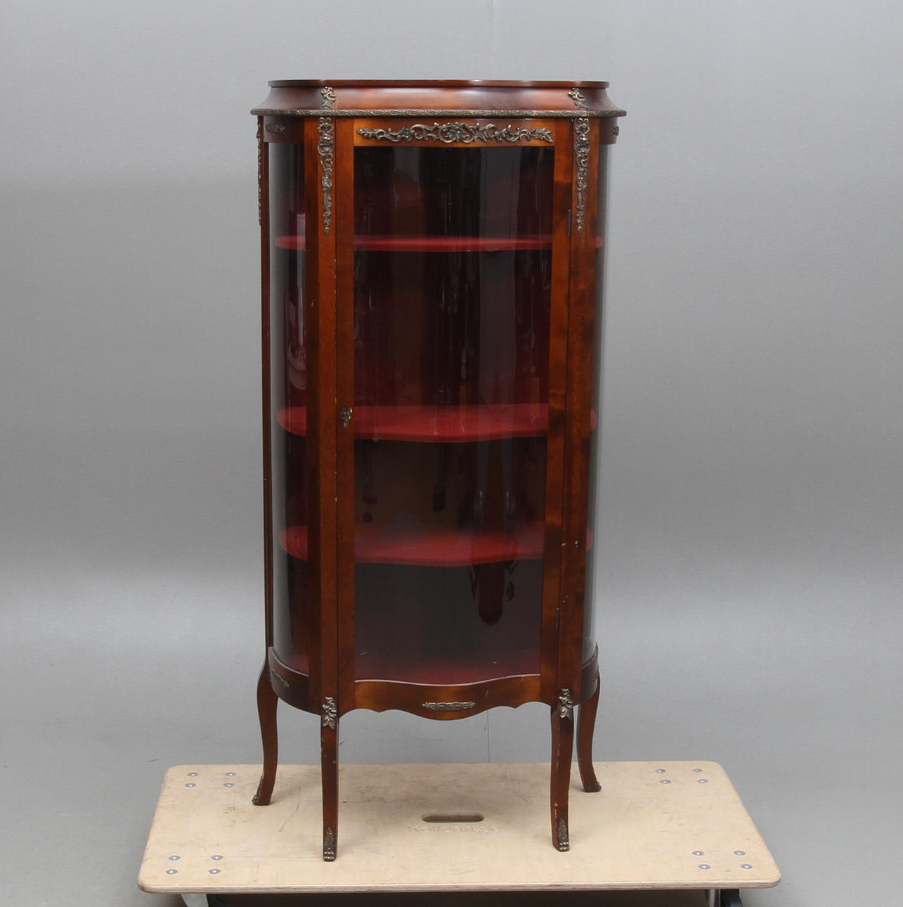 VITRINSKÅP, Louise XV-stil, 1900-tal.