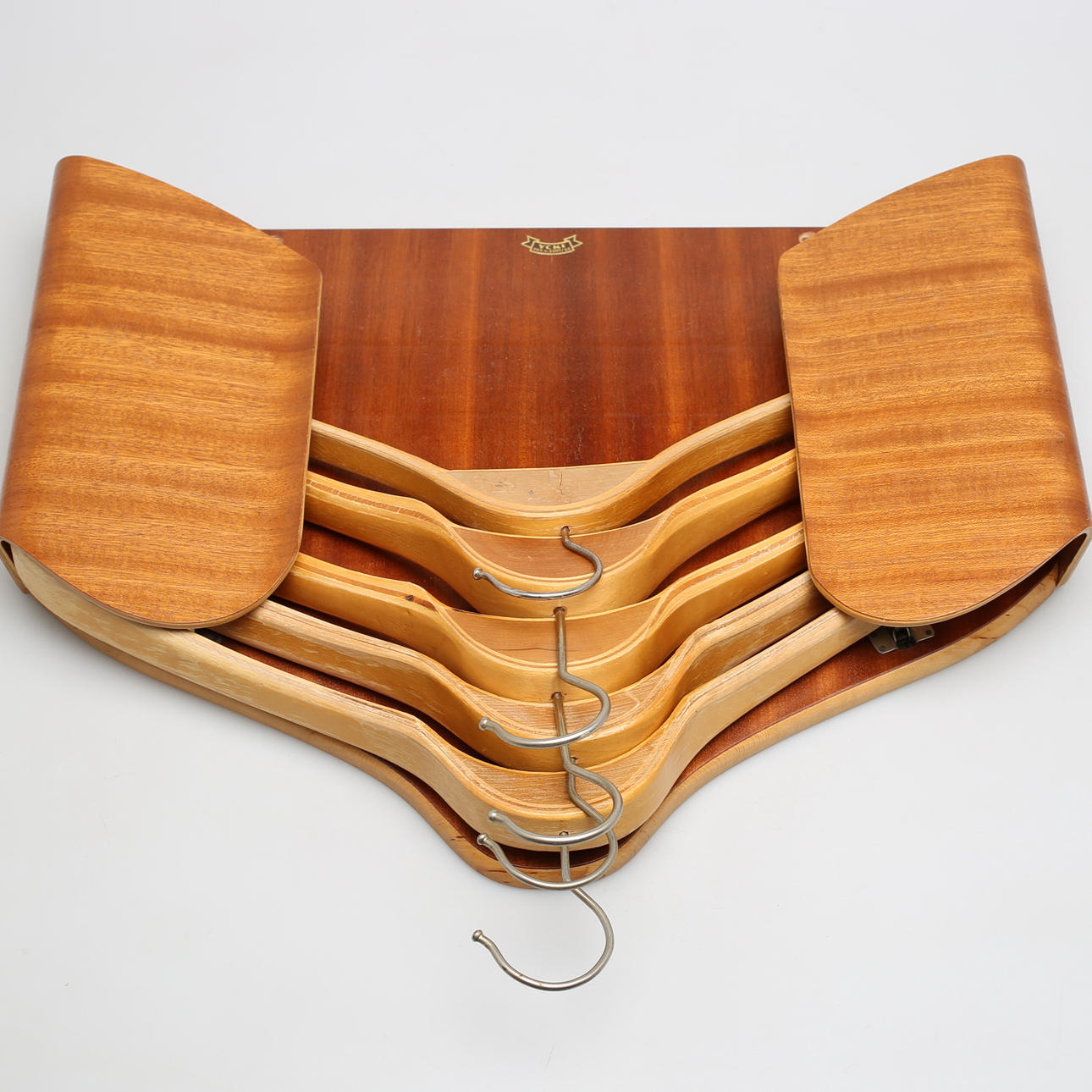 KLÄDHÄNGARE, Ycki, 1900-talets andra hälft.