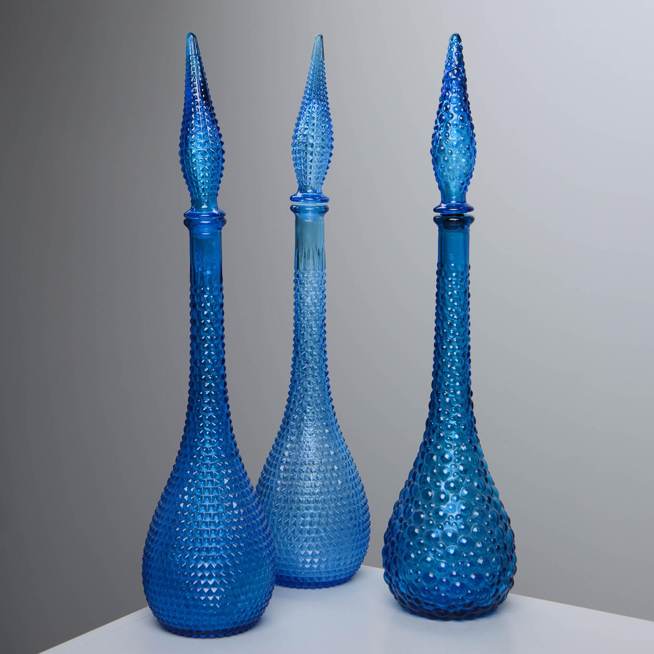 KARAFFEN, 3 Stück, Glas, Empoli, Italien.