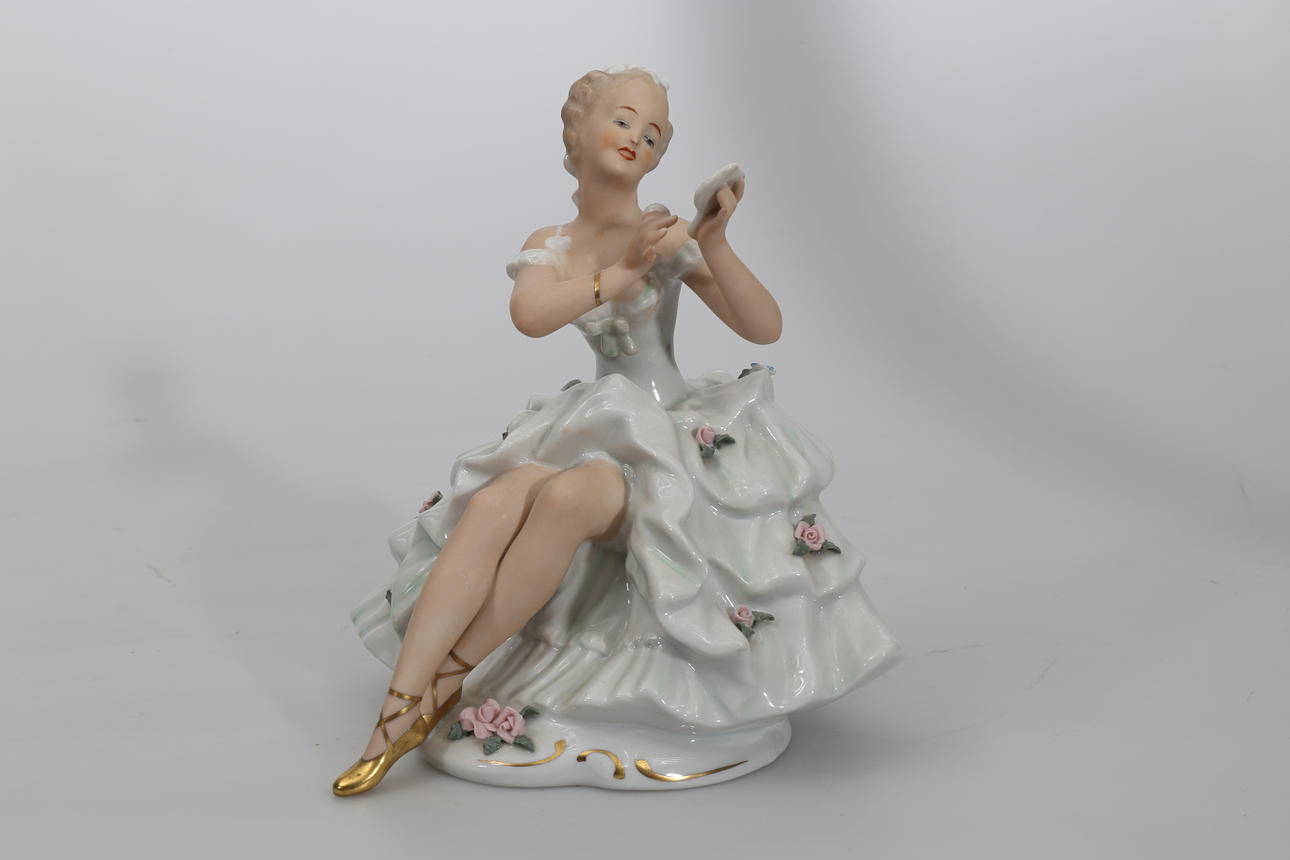 FIGURIN, porslin, Sittande dansös, Wallendorf.