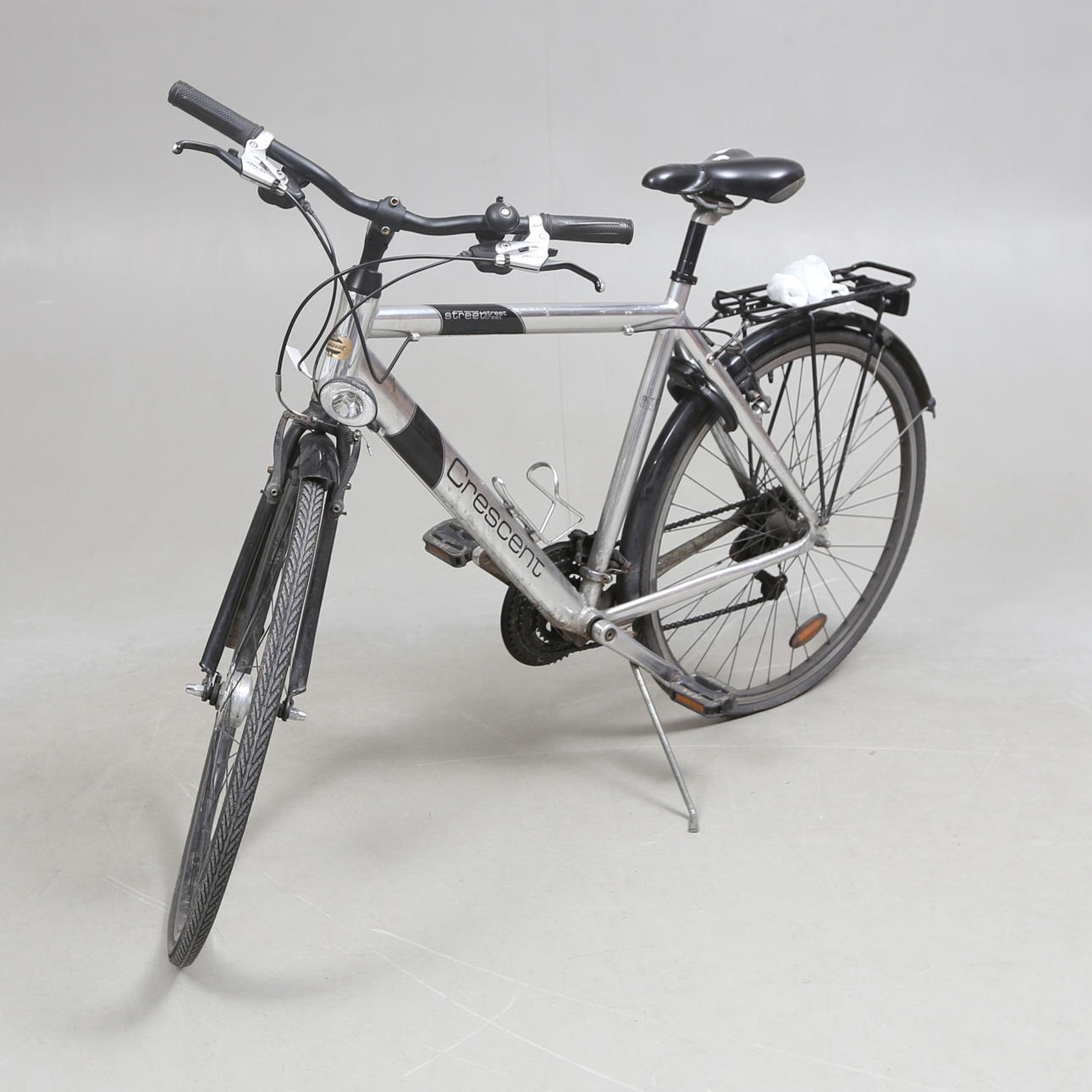 HERRCYKEL, Crescent Street.