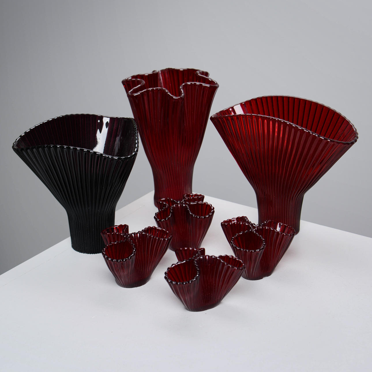 ARTHUR PERCY. Vasen, 7-tlg., "Reffla", Glas, Gullaskruf.