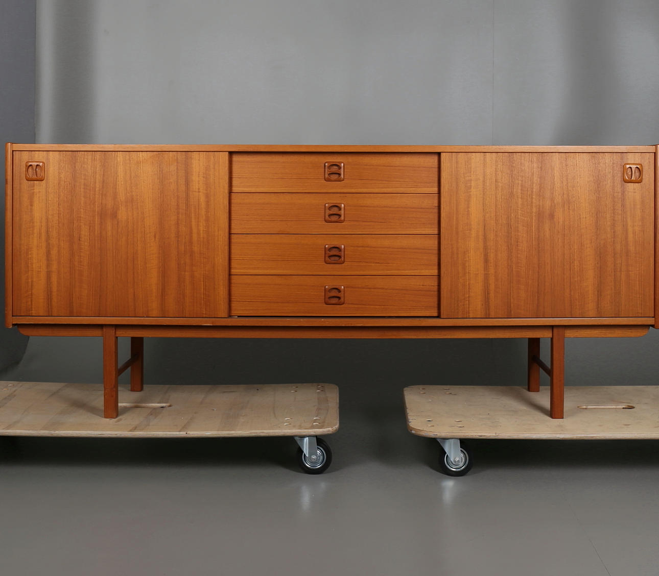 SIDEBOARD in teak veneer, 1960s / 70s.