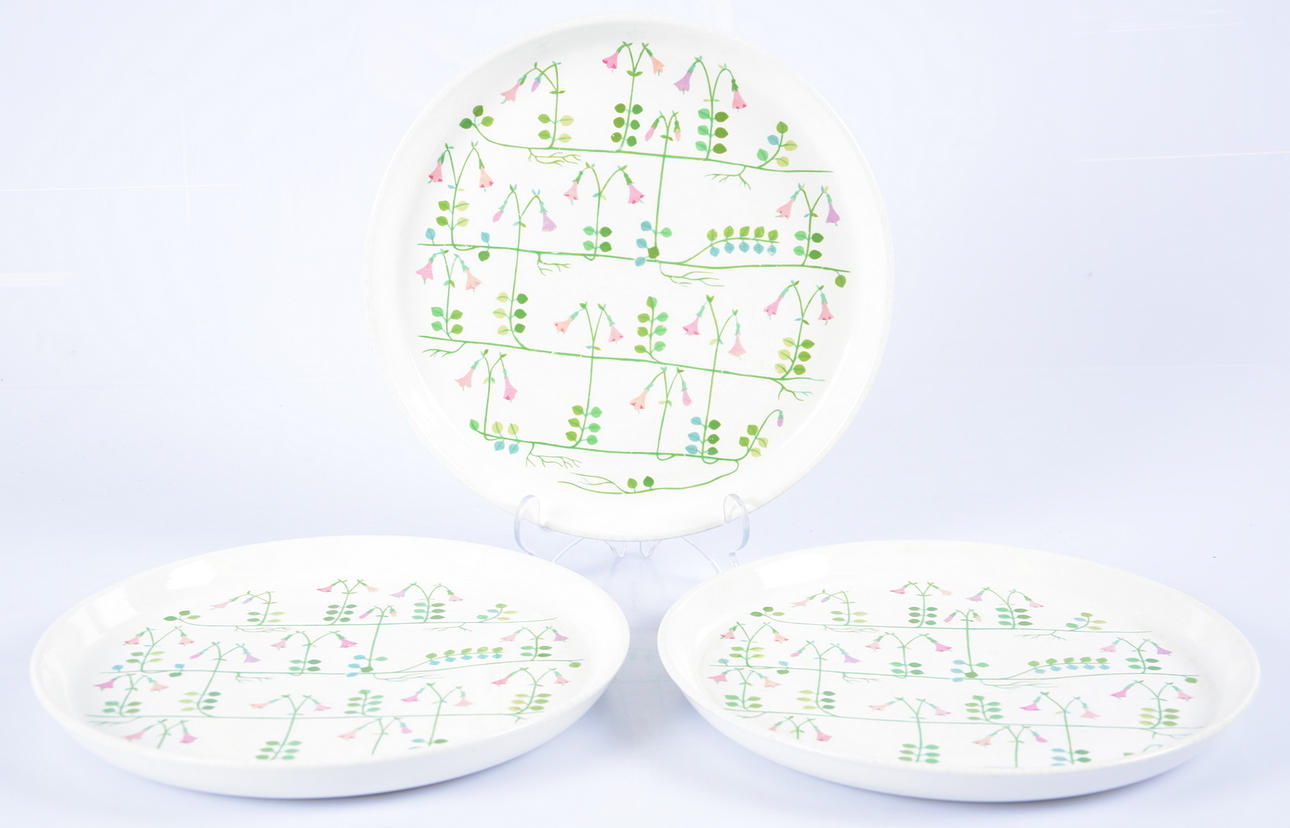 STIG LINDBERG. Tallrikar, 3 stycken, Linnea.