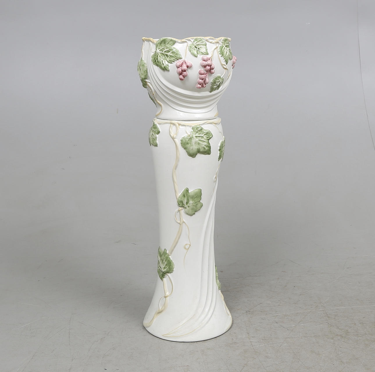 PIEDESTAL med KRUKA, porslin, 1900-talets senare del.