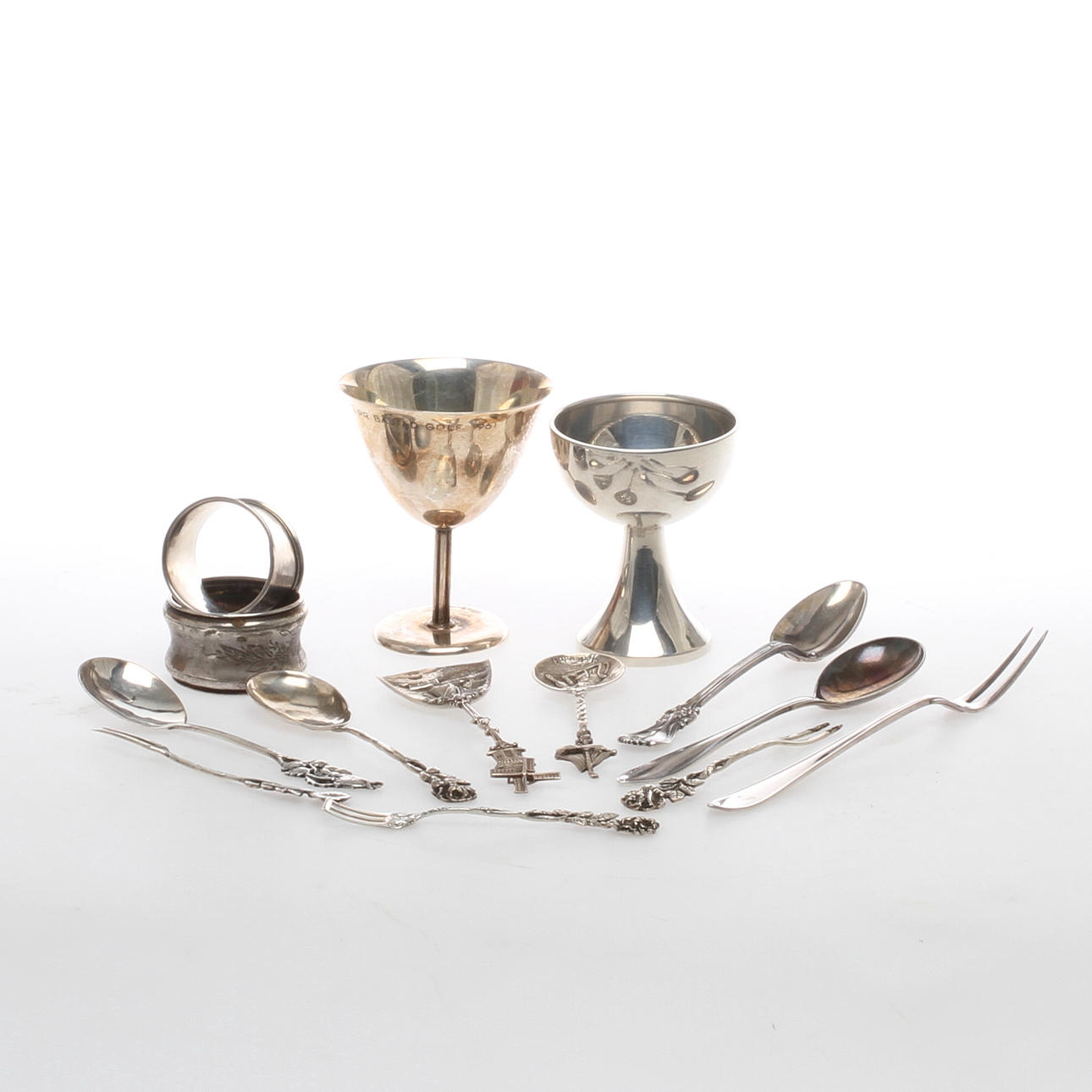 PARTI DIVERSE SILVER, 14 delar, bland annat servettringar, souvenirskedar, 1900-tal.