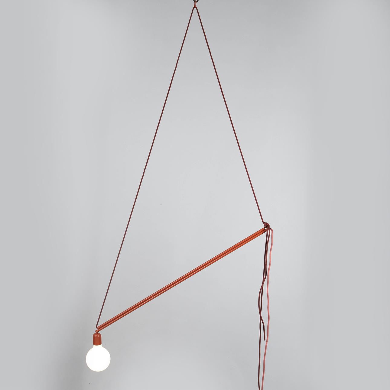 KATRIN GREILING. Deckenleuchte, „Pendant Drei“, Stahl, Messing, Seil, Glas.