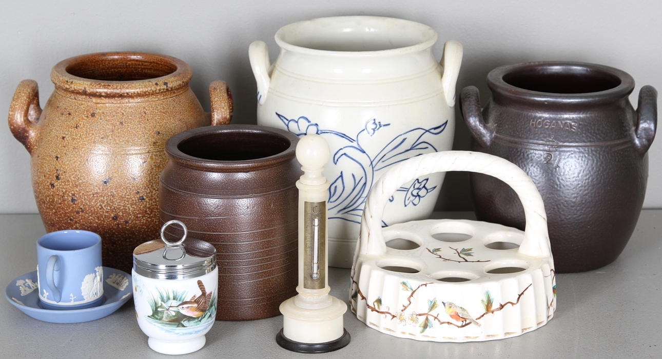 DIVERSE, 8 delar, bl.a. ägghållare, krukor.