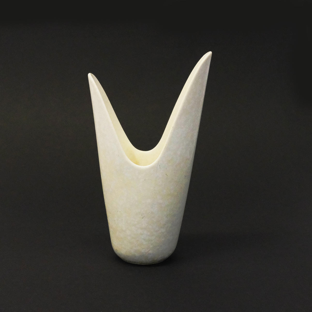 GUNNAR NYLUND. RÖRSTRAND, VAS, "GÄDDGAP", STENGODS.