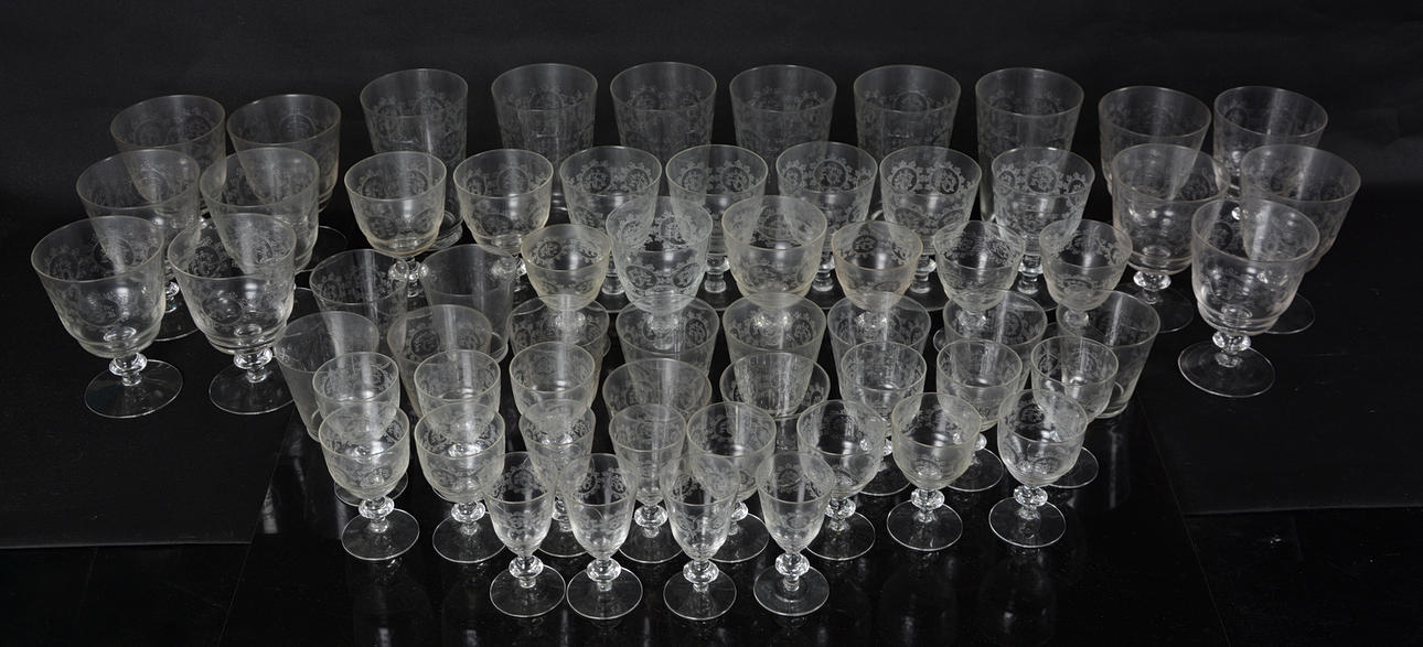 GLASSERVIS med pantograferad dekor, 60 delar, 1900-talets första hälft.