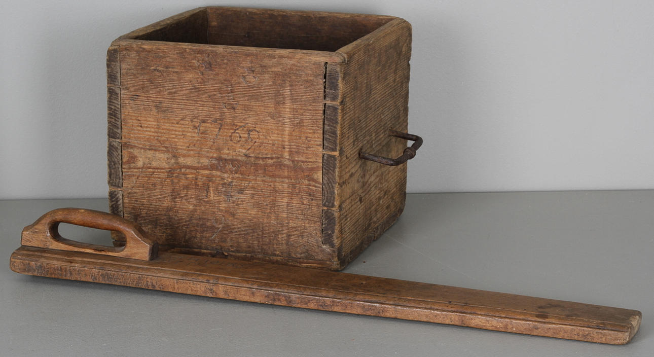 ALLMOGE, krönt mått, 1769, samt mangeldon, 1700 tal.