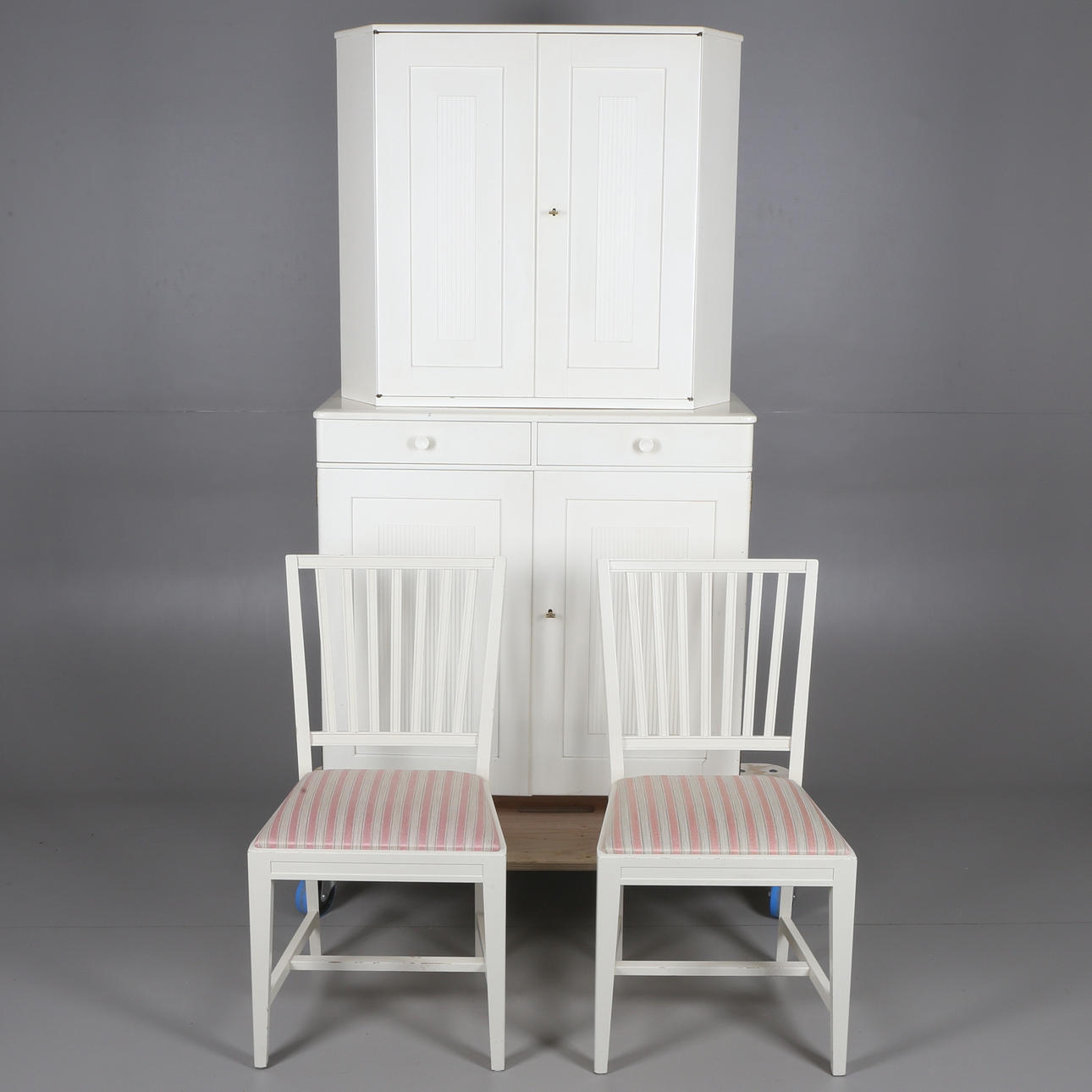 SKÅP, "Talavid", Carl Malmsten, Waggeryds Möbelfabrik AB, samt STOLAR, ett par, Carl Malmsten.